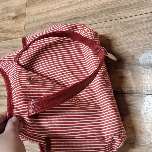 Red and white strip lunch box - Picture 4 of 4